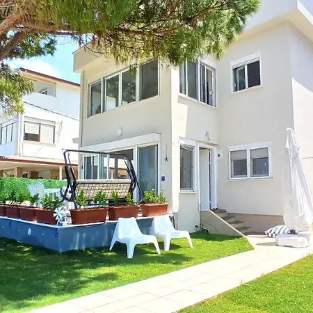 Plaj Villa *