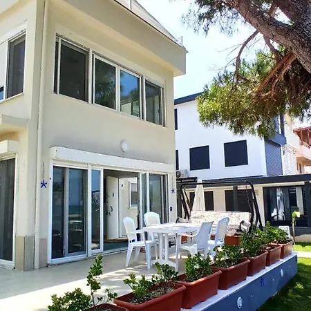 Plaj Villa *